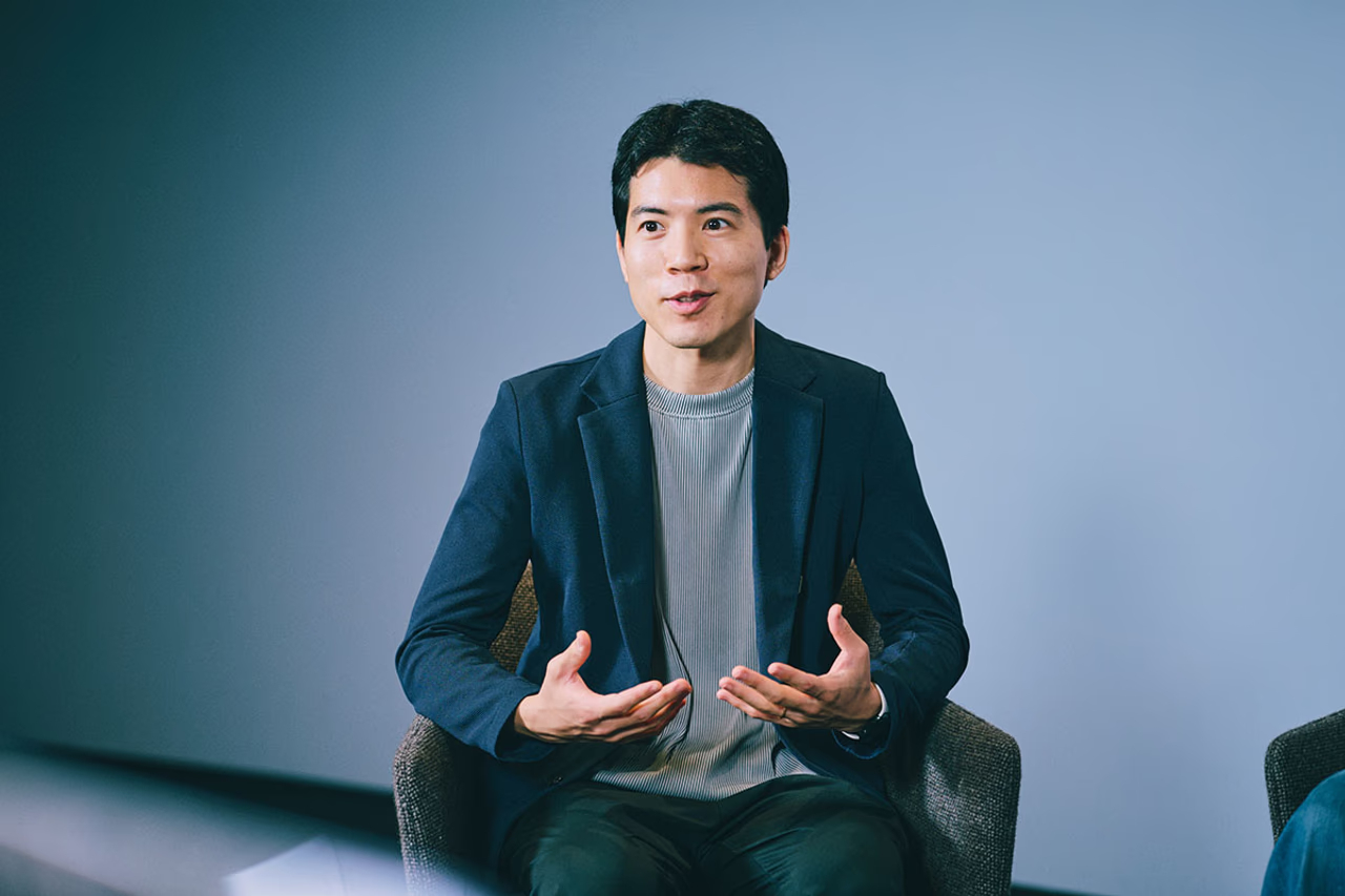 Kensho Miyoshi: After graduated with Bachelor’s and Master’s degrees from the Department of Aeronautics and Astronautics, School of Enginnering at the University of Tokyo, he obtained a Ph.D. from the Royal College of Art in the U.K. and received the Best Thesis Prize from Anhalt University of Applied Sciences, Germany. His publications include 