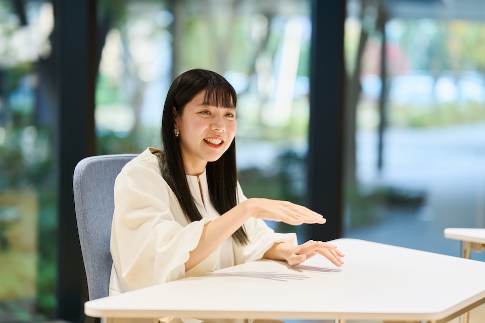 アドバンストソリューションズビジネスグループ フード・ヘルスケア事業部 フードビジネスグループ 営業1チーム 山田 真由