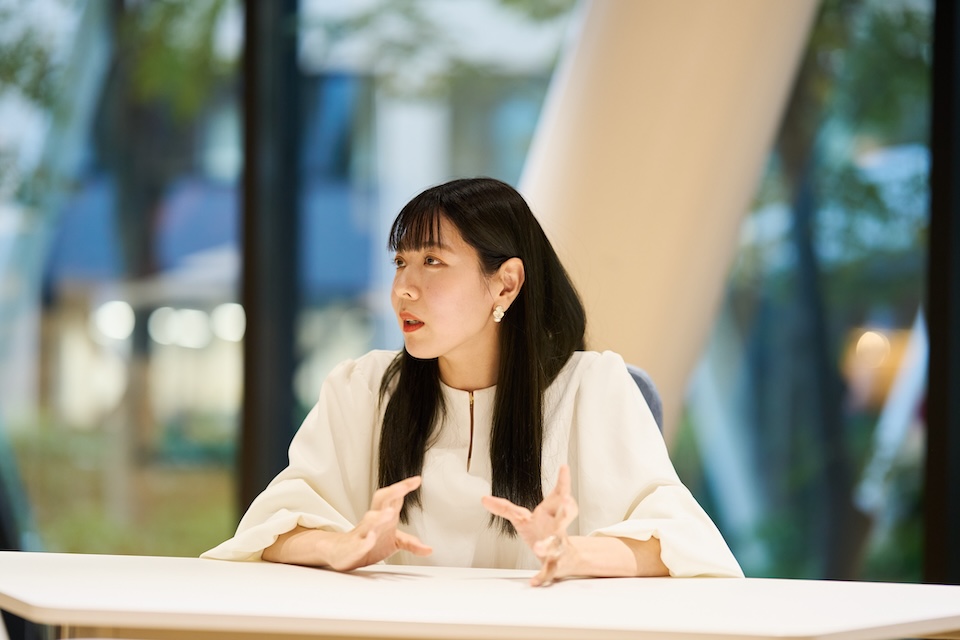 一般的に泡を抑えたいときは油を投入しますが、油を加えると内容物が変わるので、キャンディーのレシピも味も変わってしまいます。しかし、シュガーエステルならば味やレシピに影響を与えません。そこがお客様に受け入れられているポイントです。キャンディー以外にも、ジャムや最近流行っているグミを煮詰めるとき、また、飲料をボトリングするとき、発酵食品の製造時にも泡は発生します。お客様の製品に合わせて、より良いソリューションをご提案しています。